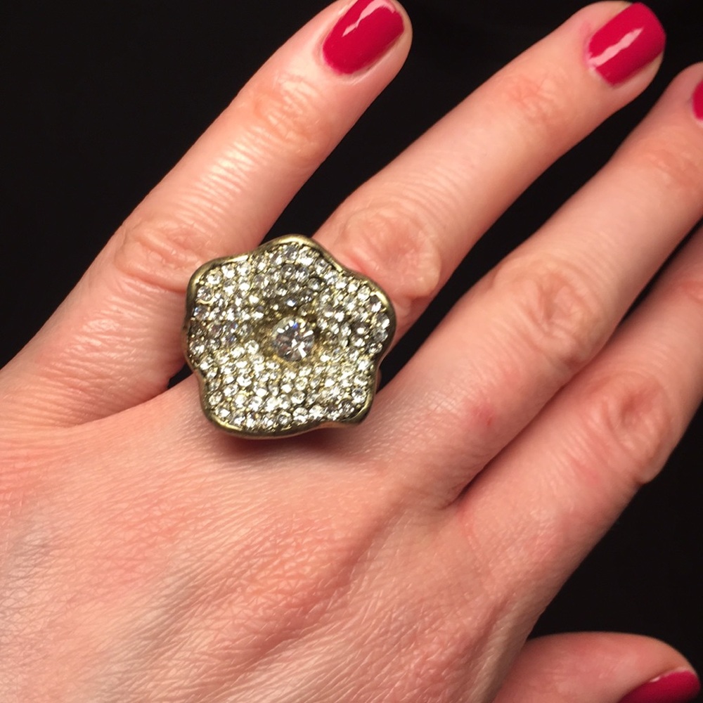 Stunning J. Crew gold flower ring!